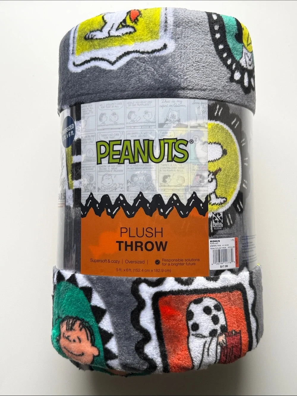 Peanuts Halloween Picture Frame Oversized Plush Throw Blanket NWT